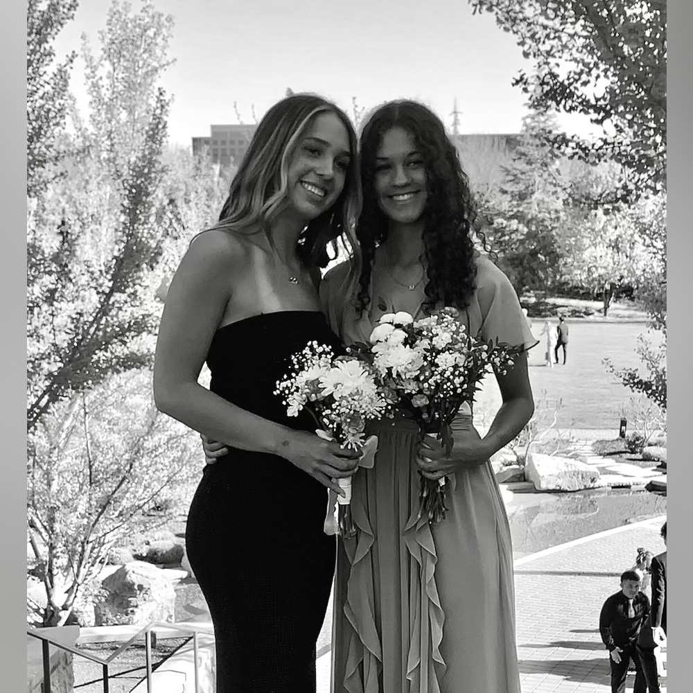 Meet your Poshers, MacKenzie and Aysha!
